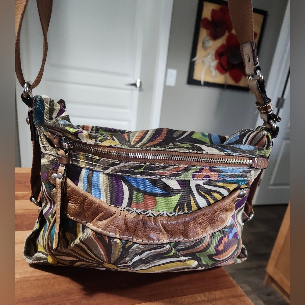Beautiful, Vintage Fossil Cross Body Hobo Bag.